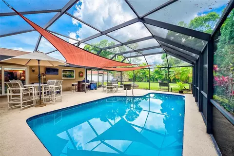 Exterior - 14339 110th Ter, Largo, FL 33774 photo 4 of 14