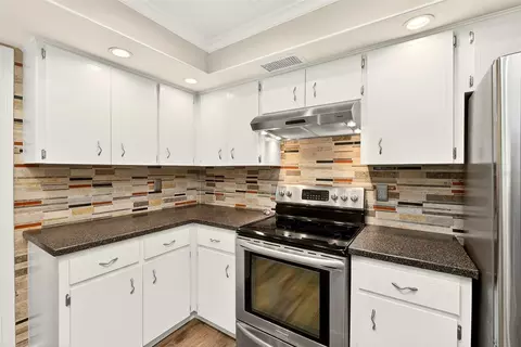 Kitchen - 14339 110th Ter, Largo, FL 33774 photo 6 of 6