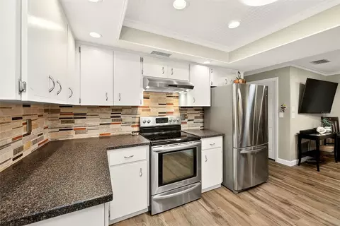 Kitchen - 14339 110th Ter, Largo, FL 33774 photo 4 of 6