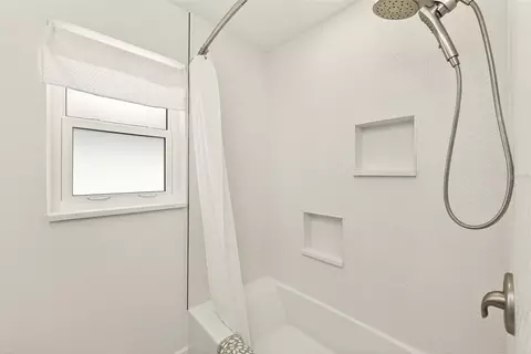 Bath - 14339 110th Ter, Largo, FL 33774 photo 3 of 3