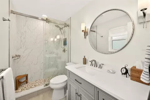 Bath - 14339 110th Ter, Largo, FL 33774 photo 1 of 3