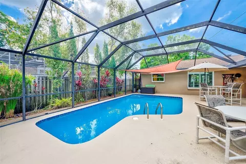 Exterior - 14339 110th Ter, Largo, FL 33774 photo 6 of 14