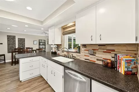 Kitchen - 14339 110th Ter, Largo, FL 33774 photo 5 of 6