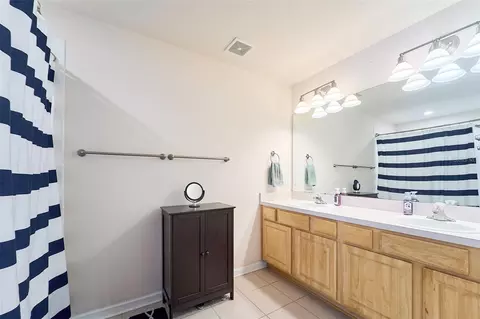 Bath - 5014 Pond Ridge Rd, Riverview, FL 33578 photo 2 of 6