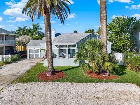 15656 1st St E, Redington Beach, FL 33708