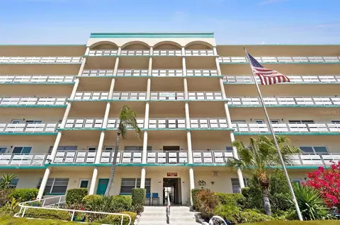 2960 59th St S #105, Gulfport, FL 33707