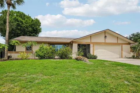 4541 Charing Cross Rd, Sarasota, FL 34241