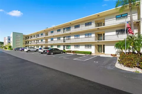 5980 Terrace Park Dr N #108, Saint Petersburg, FL 33709