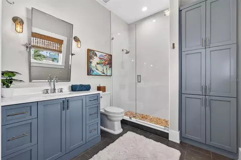 Bath - 413 Buttonwood Ln, Largo, FL 33770 photo 5 of 8