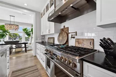 Kitchen - 413 Buttonwood Ln, Largo, FL 33770 photo 4 of 5