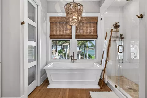 Bath - 413 Buttonwood Ln, Largo, FL 33770 photo 2 of 8