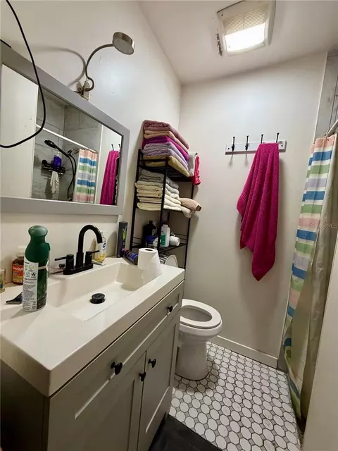 Bath - 3112 SE 29th Ter, Okeechobee, FL 34974 photo 3 of 5