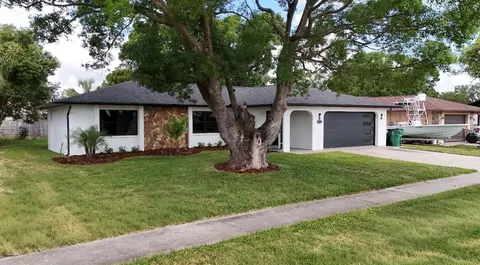 6111 18th St, Zephyrhills, FL 33542