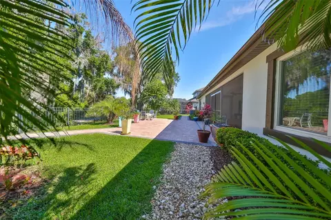 Exterior - 6646 Park Strand Dr, Apollo Beach, FL 33572 photo 7 of 10