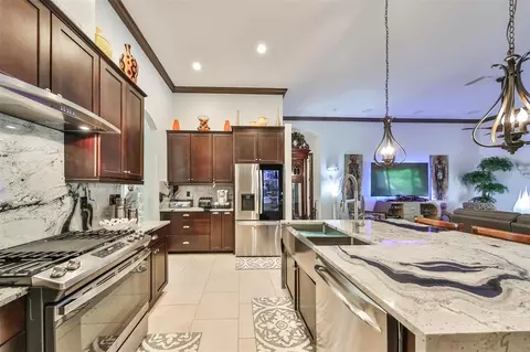 Kitchen - 6646 Park Strand Dr, Apollo Beach, FL 33572 photo 5 of 6