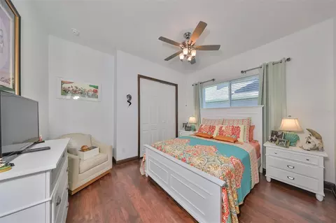 Bedroom - 6646 Park Strand Dr, Apollo Beach, FL 33572 photo 7 of 10
