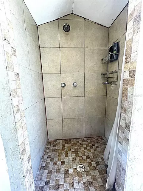Bath - 14482 110th Ter, Largo, FL 33774 photo 3 of 3