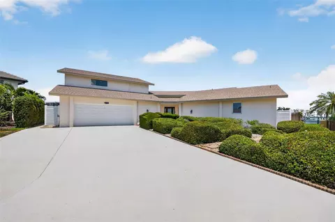 3111 Wedgewood Dr, Belleair Beach, FL 33786