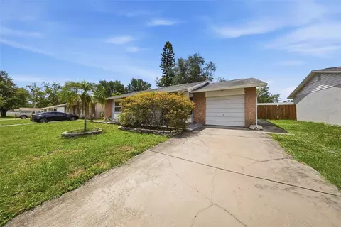7976 Shadow Run Dr, Largo, FL 33773