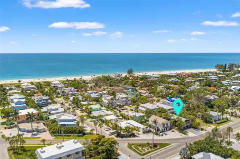 8106 Gulf Dr, Holmes Beach, FL 34217