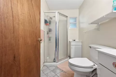 Bath - 3607 Cr 656, Webster, FL 33597 photo 2 of 2