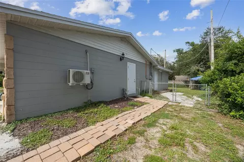 Exterior - 409 Debra Dr, Brandon, FL 33510 photo 4 of 8