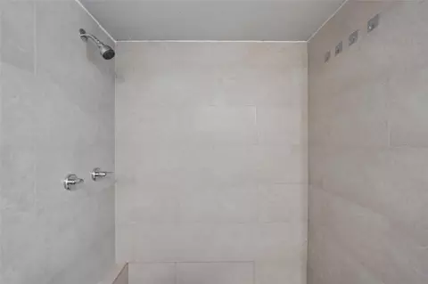 Bath - 409 Debra Dr, Brandon, FL 33510 photo 2 of 4