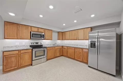 Kitchen - 409 Debra Dr, Brandon, FL 33510 photo 1 of 4