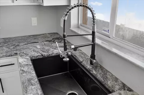 Kitchen - 12015 Cedarfield Dr, Riverview, FL 33579 photo 3 of 4