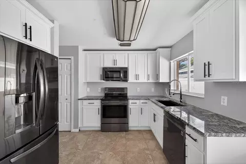 Kitchen - 12015 Cedarfield Dr, Riverview, FL 33579 photo 4 of 4