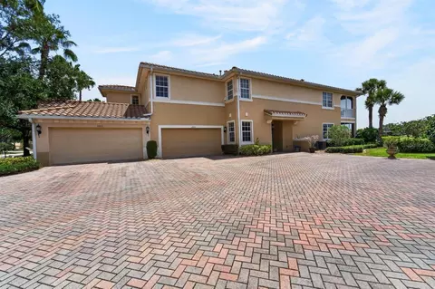 1364 Emerald Dunes Dr, Sun City Center, FL 33573