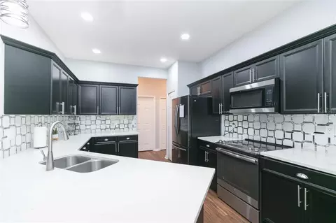 Kitchen - 11334 Bridge Pine Dr, Riverview, FL 33569 photo 2 of 6