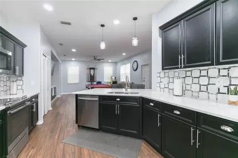 Kitchen - 11334 Bridge Pine Dr, Riverview, FL 33569 photo 4 of 6