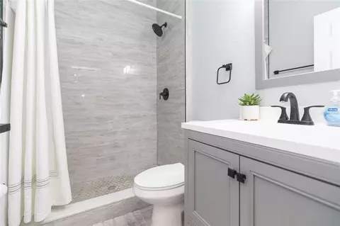 Bath - 11334 Bridge Pine Dr, Riverview, FL 33569 photo 3 of 6