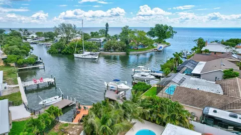 4417 Trout Dr SE, Saint Petersburg, FL 33705