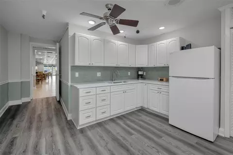Kitchen - 100 Bluff View Dr #514C, Belleair Bluffs, FL 33770 photo 5 of 6