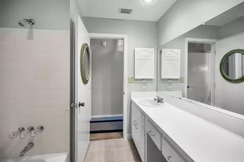 Bath - 100 Bluff View Dr #514C, Belleair Bluffs, FL 33770 photo 3 of 4