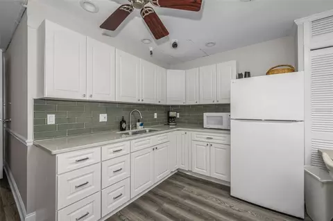 Kitchen - 100 Bluff View Dr #514C, Belleair Bluffs, FL 33770 photo 6 of 6