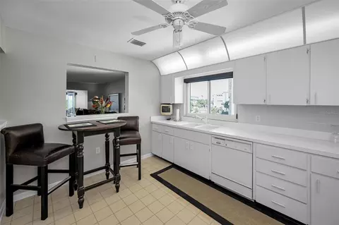 Kitchen - 100 Bluff View Dr #514C, Belleair Bluffs, FL 33770 photo 4 of 6