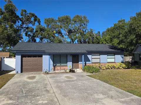 7981 Smoketree Ct, Largo, FL 33773
