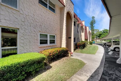 218 Dogwood Cir #218, Seminole, FL 33777