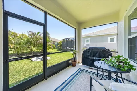 Exterior - 5521 Limelight Dr, Apollo Beach, FL 33572 photo 4 of 9