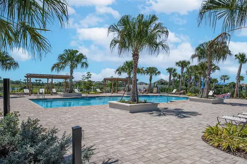 Exterior - 5521 Limelight Dr, Apollo Beach, FL 33572 photo 6 of 9