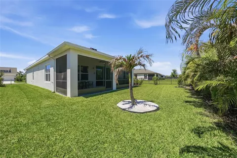 Exterior - 5521 Limelight Dr, Apollo Beach, FL 33572 photo 5 of 9