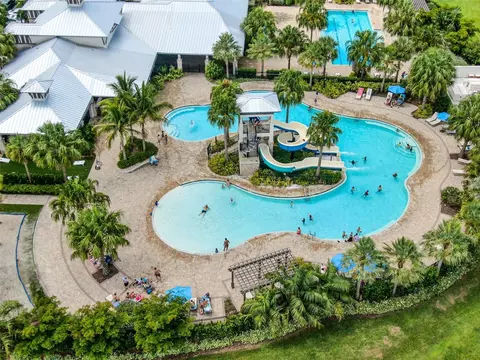 Exterior - 5521 Limelight Dr, Apollo Beach, FL 33572 photo 9 of 9