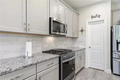 Kitchen - 5521 Limelight Dr, Apollo Beach, FL 33572 photo 3 of 5