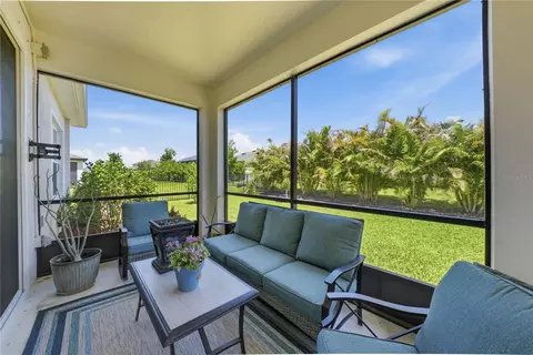 Exterior - 5521 Limelight Dr, Apollo Beach, FL 33572 photo 3 of 9