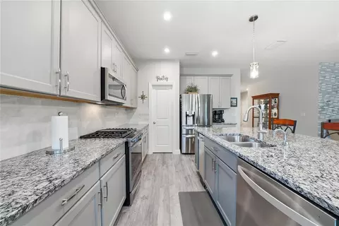 Kitchen - 5521 Limelight Dr, Apollo Beach, FL 33572 photo 4 of 5