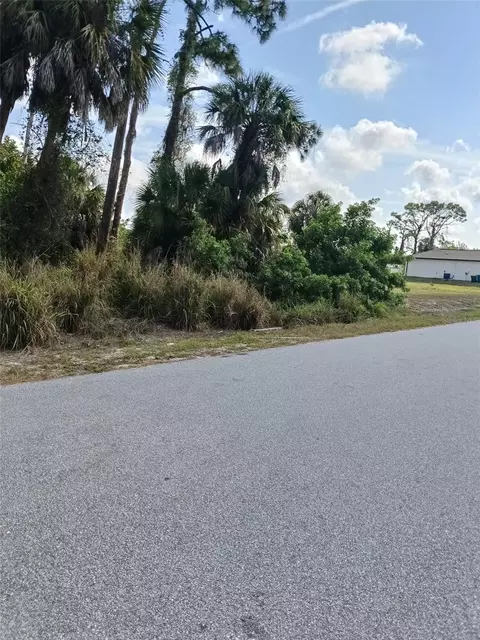 15082 Community Ave, Port Charlotte, FL 33953