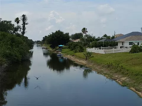 257 Bunker Rd, Rotonda West, FL 33947
